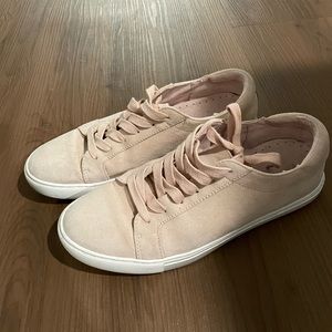Kenneth Cole Pink Suede Sneakers

In good condition. Size 7.5